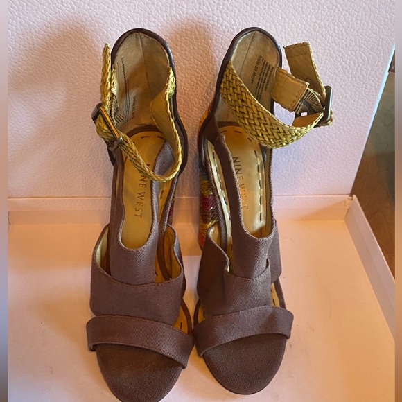 Like new Nine West Heels Colourful Rattan Material - Picture 2 of 9